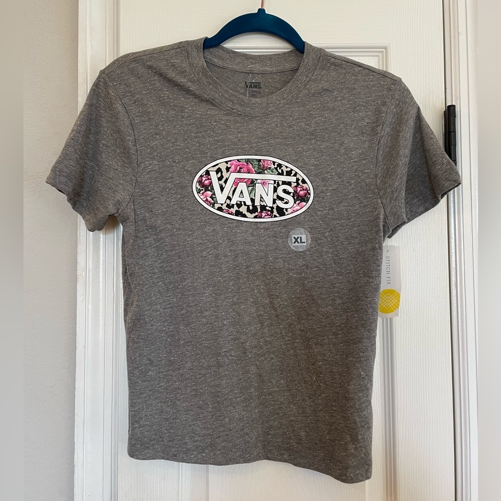 👉🏼NWT👈🏼 Girl’s VANS tee Size: XL (16)